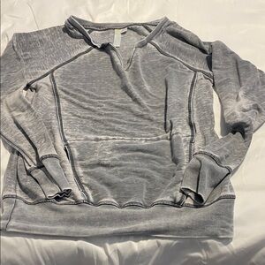 GreenTea Women's V-Neck Sweater in Light worn Gray look